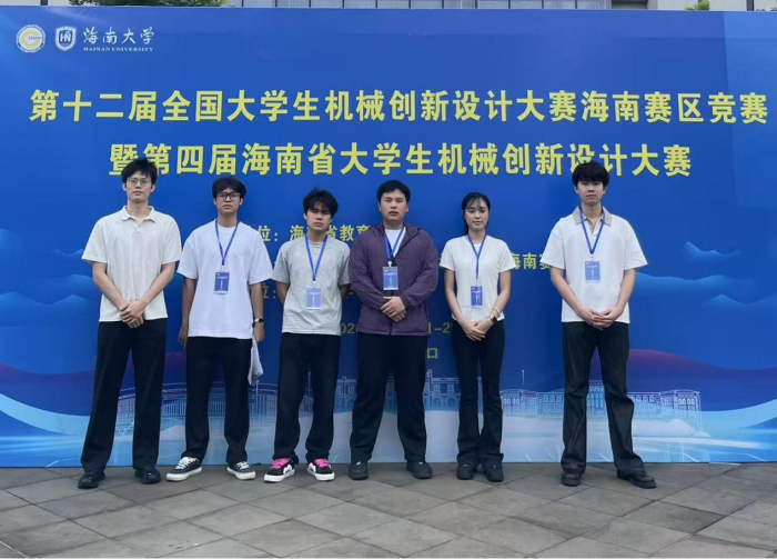 “翎动”参赛团队合影.png