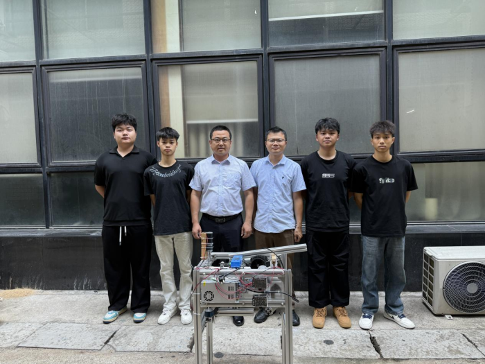 “剖鳝去骨”参赛团队合影.png